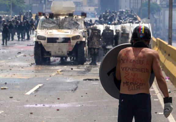 Aumentan a 42 los muertos en protestas en Venezuela