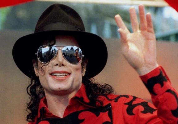Venden mansión de Michael Jackson por $100 millones