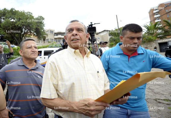 'Pepe' Lobo pide al vocero de la Maccih que presente pruebas de acusaciones