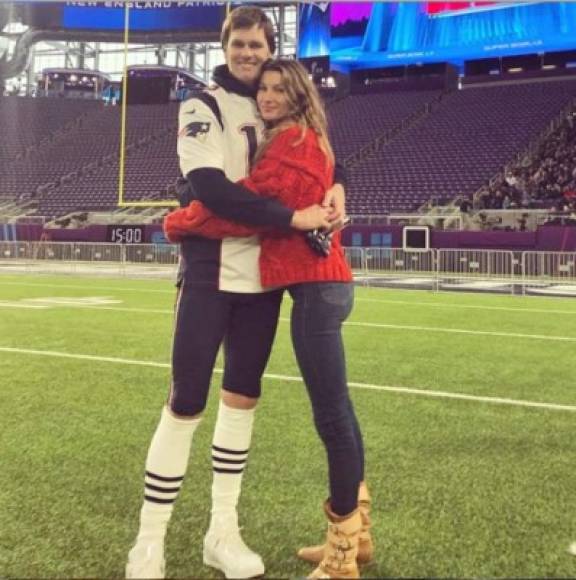 Brady mide 1,93 metros, Gisele por su parte mide 1.80 metros, altura suficiente para destacar entre sus fotos publicadas en redes sociales o eventos sociales. <br/>