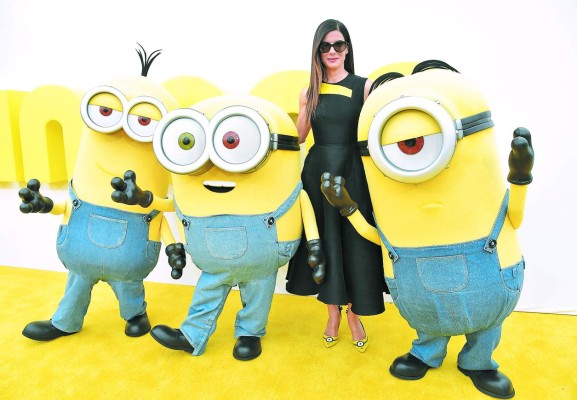 Con una divertida alfombra amarilla estrenan 'Los minions”