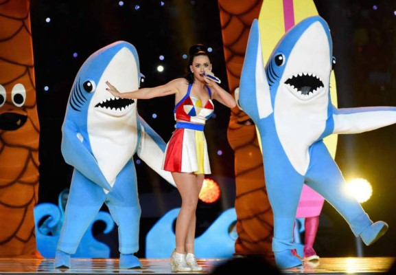 El tiburón izquierdo de Katy Perry es burla en redes sociales