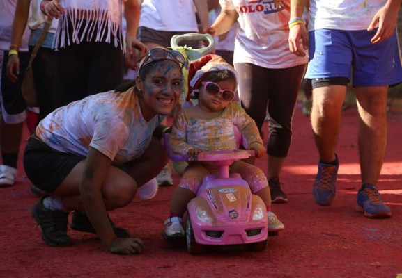 Colorun: Un éxito el día más colorido del año en Honduras
