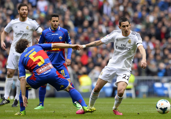 Real Madrid golea al Elche y se pone líder de la Liga