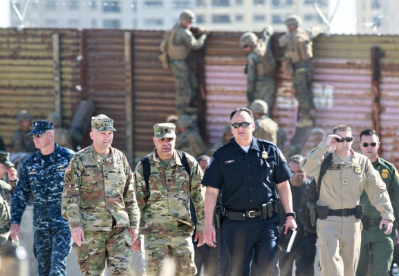 Tropas de EEUU estarán hasta diciembre resguardando la fronteras de la caravana de migrantes