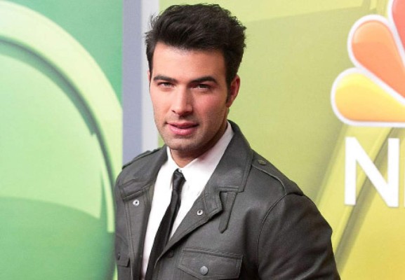 JenCarlos Canela llega para la final de 'Barena Karaoke Nights”