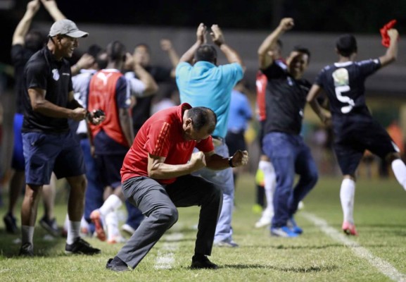 Eufórico festejo de Wilmer Cruz: 'El resultado se da porque tenemos güevos'