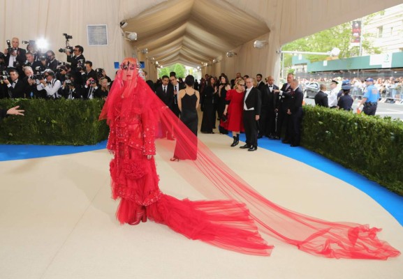 ¡Qué le pasó a Katy Perry en la Gala Met!