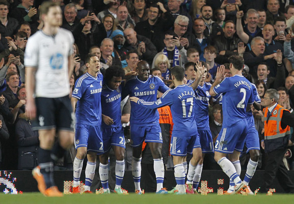 Chelsea golea al Tottenham y se despega al frente de la Premier League