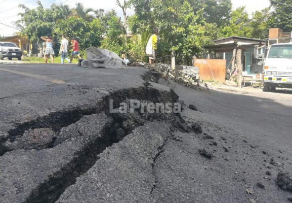 Hundimiento de carretera bloquea paso entre Ocotepeque y Copán