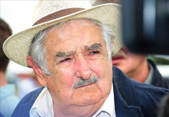 Mujica pide a EUA liberar cubanos a cambio de acoger a presos de Guantánamo