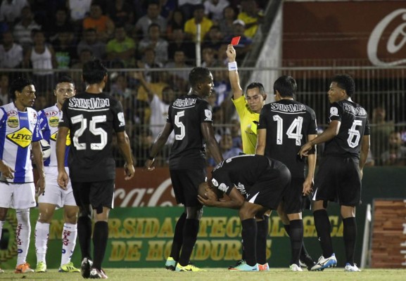 Olimpia vence al Victoria y tiene un pie en la final