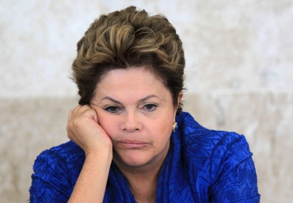 Comisión parlamentaria brasileña recomienda impeachment de Rousseff