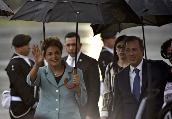 Rousseff llega a México para fortalecer relación económica