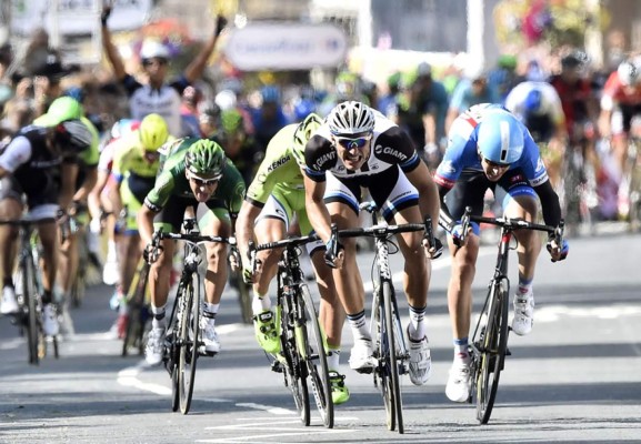 El alemán Kittel gana la primera etapa y se coloca líder de Tour de Francia