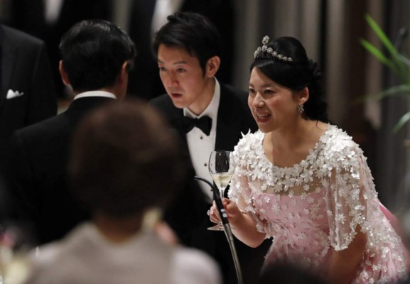 Ayako de Japón deja de ser princesa y se casa por amor