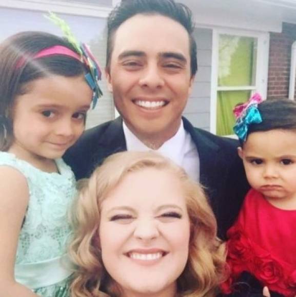 Allisson Lozz decidió terminar su contrato de exclusividad con Televisa al convertirse en Testigo de Jehová, para después casarse y ser madre de dos pequeñitas.<br/>