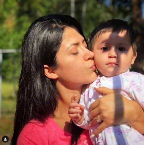 Por otra parte, a pesar de las críticas en poco tiempo se convirtieron en padres de una hermosa niña llamada Gianna. <br/>'Somos muy familiares, cada fin de semana hacemos espacio para reunirnos y que los niños jueguen con sus primos', comentó la guatemalteca.