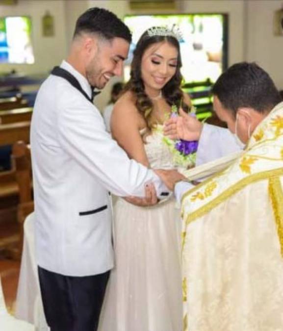 'Y que lo que Dios unió, que no lo separe el hombre', escribió en sus redes sociales el exjugador del Olimpia al mostrar fotos de lo que fue boda.