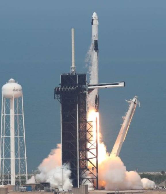 'Gracias por todo el trabajo que han hecho y poner a Estados Unidos de nuevo en la órbita terrestre desde la costa de Florida', añadió Hurley ya desde el espacio.