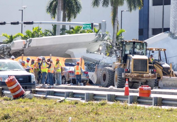 Identifican a cinco de las seis víctimas del colapso de puente en Miami