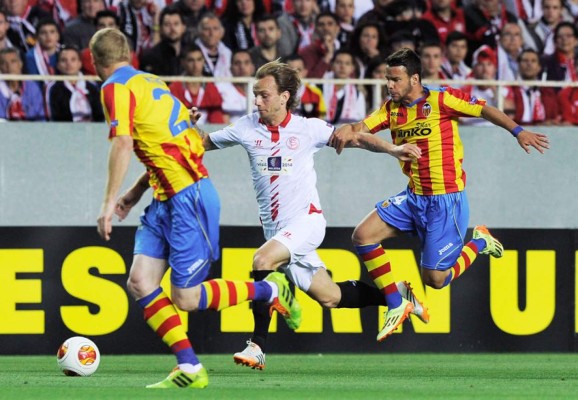 Sevilla se acerca a la final ganando el primer duelo español al Valencia