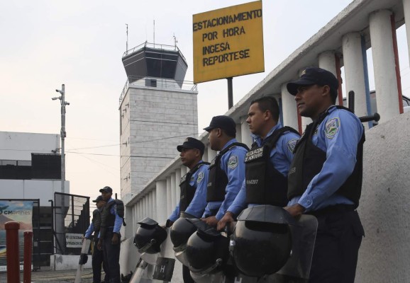 Capitalinos se niegan al cierre del aeropuerto Toncontín