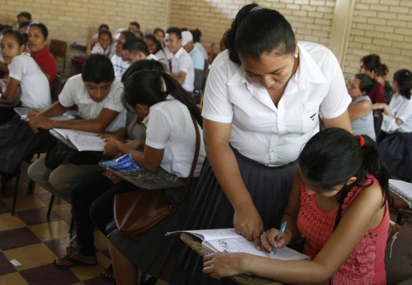 Queda un mes para terminar de alfabetizar en colegios