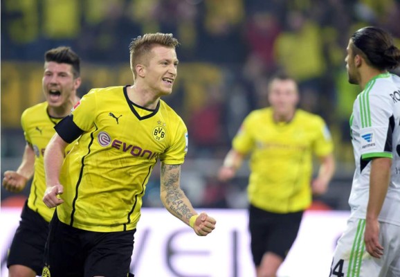 Un flojo Borussia Dortmund remonta y vence al Wolfsburgo