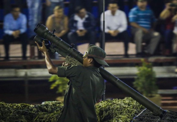 A Nicaraguan soldier on the back of a military lorry holds a Soviet-made SAM-7 shoulder-launched surface-to-air missile during a military parade on the 37th anniversary of the Nicaraguan army in Managua on September 3, 2016. / AFP PHOTO / INTI OCON