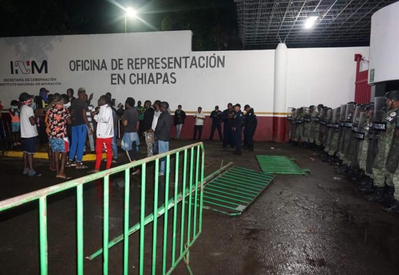 Migrantes se enfrentan a Guardia Nacional en sur de México