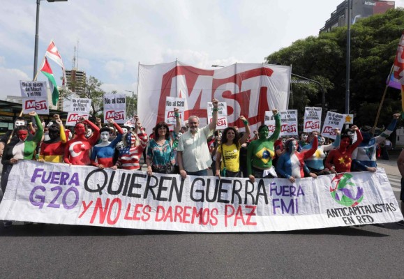 Argentinos se manifiestan contra el G20 bajo un imponente despliegue de seguridad
