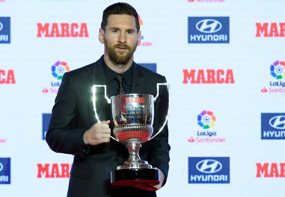 Messi recibe su quinto 'Pichichi' y aficionados lo eligen como el más valioso