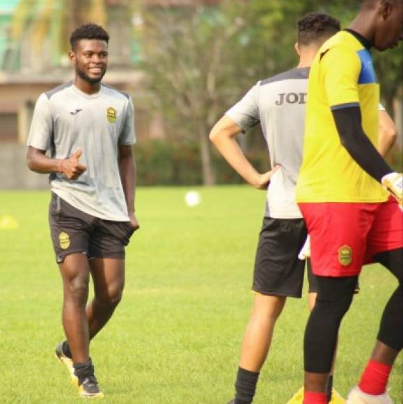 El Real España estaría dándole de baja al joven lateral izquierdo Elison Rivas, quien no entraría en los planes del nuevo técnico Raúl 'Potro' Gutiérrez. Se iría a jugar a préstamo a otro equipo.