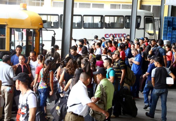375,000 personas al día pasan por la terminal de San Pedro Sula en el feriadón