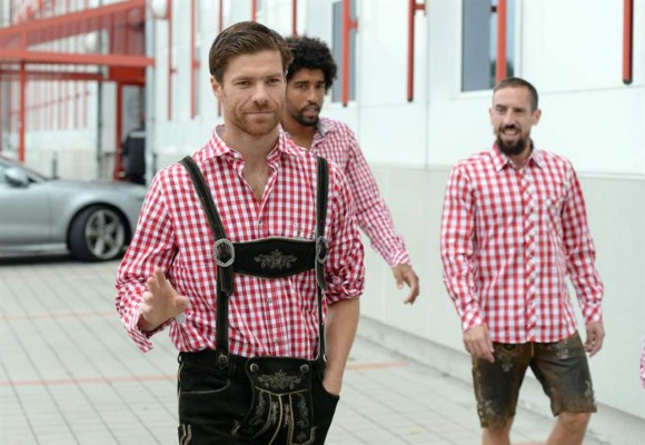 Xabi Alonso se viste de bávaro tras su debut con el Bayern