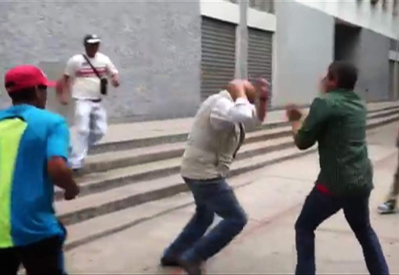 Chavistas agredieron a líder opositor venezolano