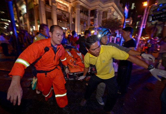 Atentado en Bangkok deja al menos 15 muertos