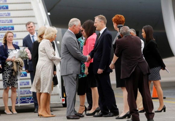 Carlos y Camilla de Inglaterra llegan a Cuba en visita oficial