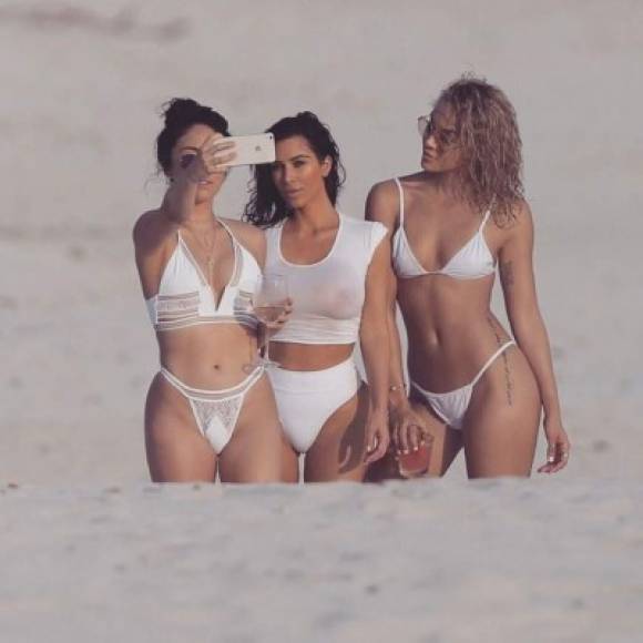 Kim Kardashian mostró con orgullo su nuevo cuerpo.