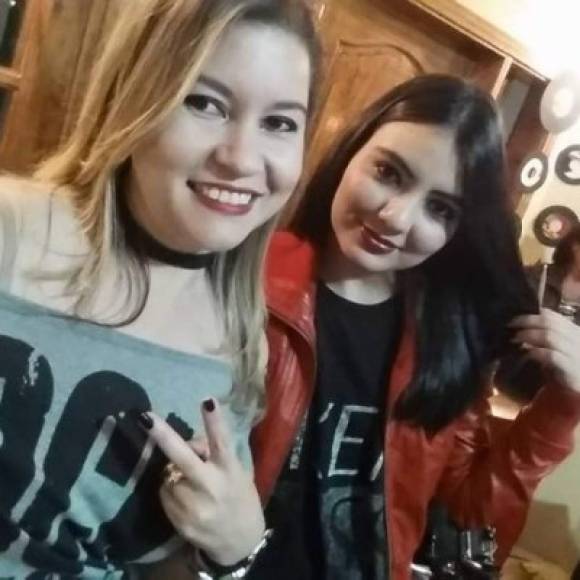 'Cáncer eres terrible, me quitaste una parte de mi vida!!', escribió Isis Almendárez después de la muerte de su hermana.<br/><br/><br/><br/>