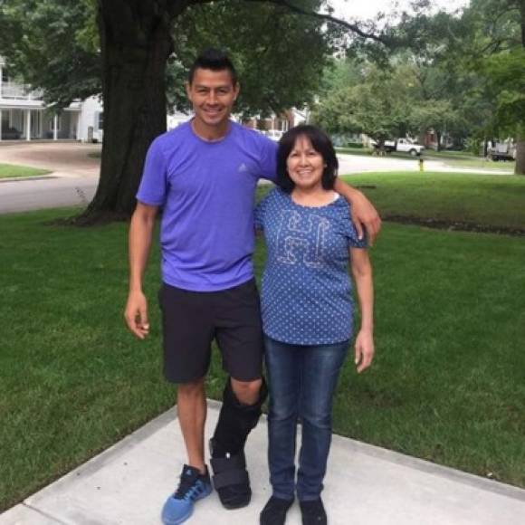 Espinoza llegó a los Estados Unidos con su familia a los 11 años y se estableció en Denver, Colorado. Durante su tercer año en la Universidad Estatal de Ohio, una escuela a la que se transfirió después de haber sido reconocido como el segundo mejor jugador del año en la Universidad Nacional de Yavapai en Arizona, su deseo de jugar fútbol profesionalmente no pudo ser domesticado.