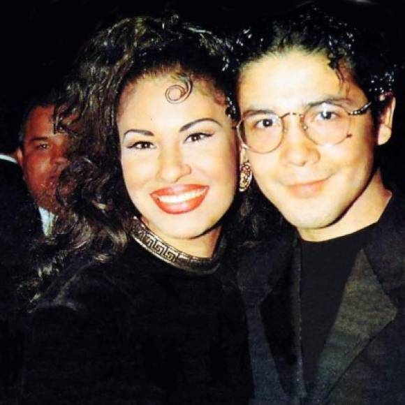 Selena y Chris se enamoraron perdidamente, pese a la desaprobación del padre de la cantante.<br/>