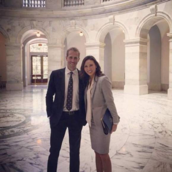 La funcionaria presumía en su cuenta de Instagram fotos con importantes políticos en Washington D.C.