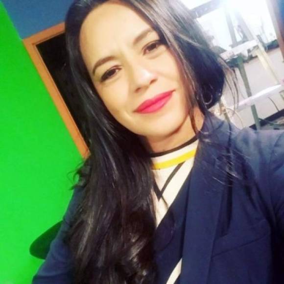 La periodista Kenia Torres de TV Azteca Honduras.