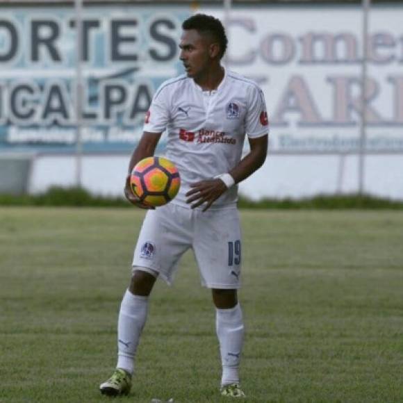 Danilo Tobías: El jugador podría ser separado del Olimpia debido a su poca participación.