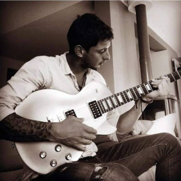 Emiliano Sala tocaba la guitarra, aunque fue un pasatiempo que comenzó a hacer tarde en su vida, por lo que prefería dejarla en la casa.