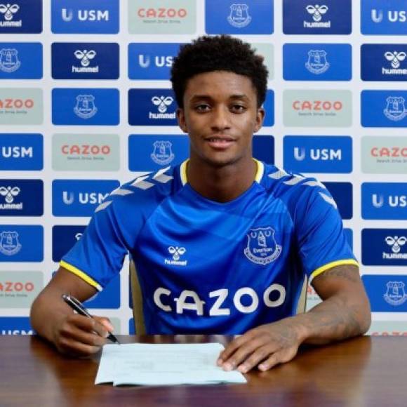 El Everton ha anunciado el fichaje del al extremo inglés del Bayer Leverkusen, Demarai Gray. Campeón de la Premier League en 2016 con el Leicester, el jugador firma hasta 2024 con la posiblidad de ampliar un año por determinados objetivos.