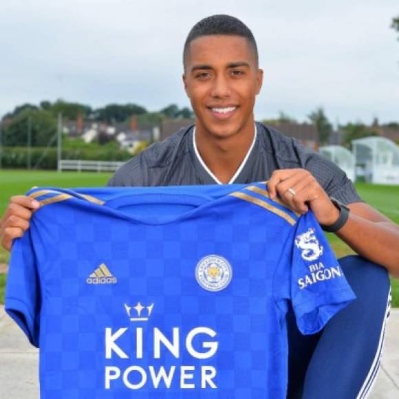 El Leicester de la Premier League de Inglaterra ha fichado al mediocentro belga Youri Tielemans por 45.000.000 €. Firma hasta junio de 2023 y llega procedente del Mónaco.