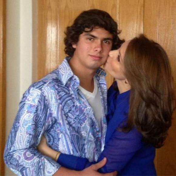 Sin embargo, la pareja ha evitado la polémica, y presumen en sus redes sociales de una imagen de familia feliz. En la foto, Angélica Rivera junto al hijo del presidente, Alejandro.